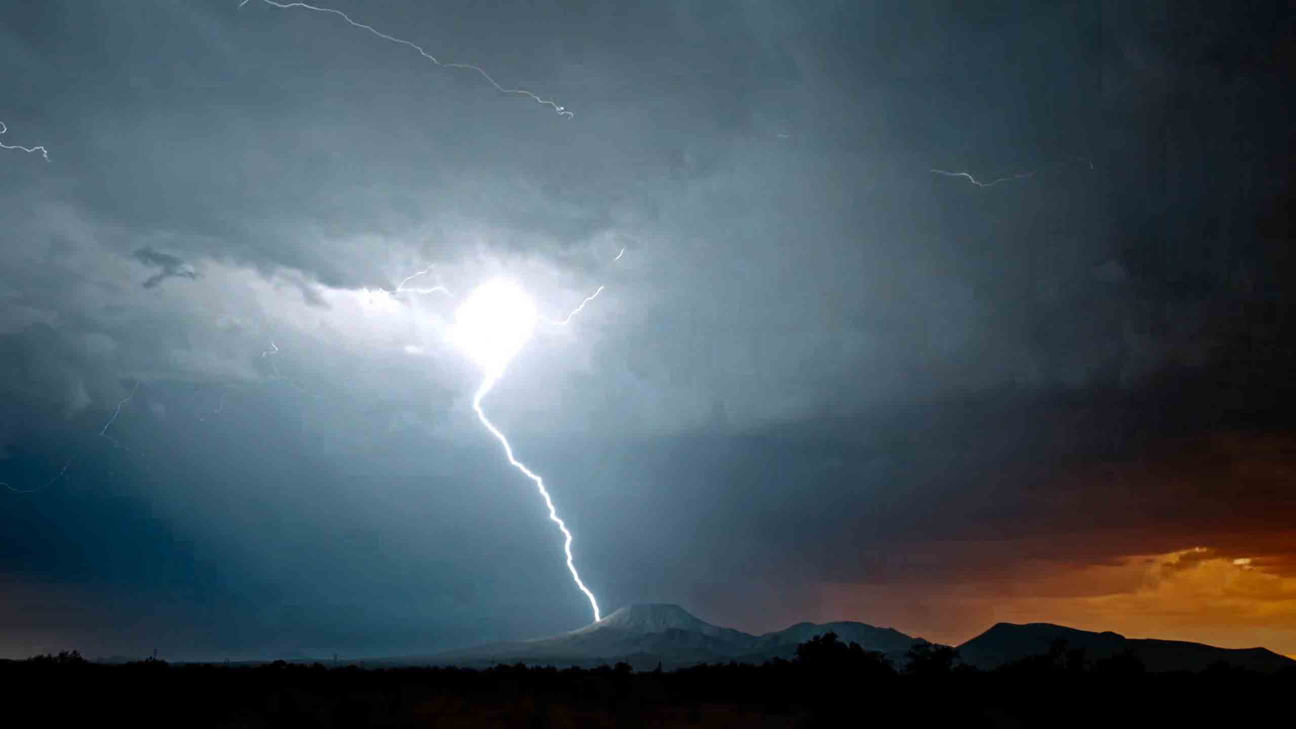 A Perfect Planet Real Scene HDR Brightness Test