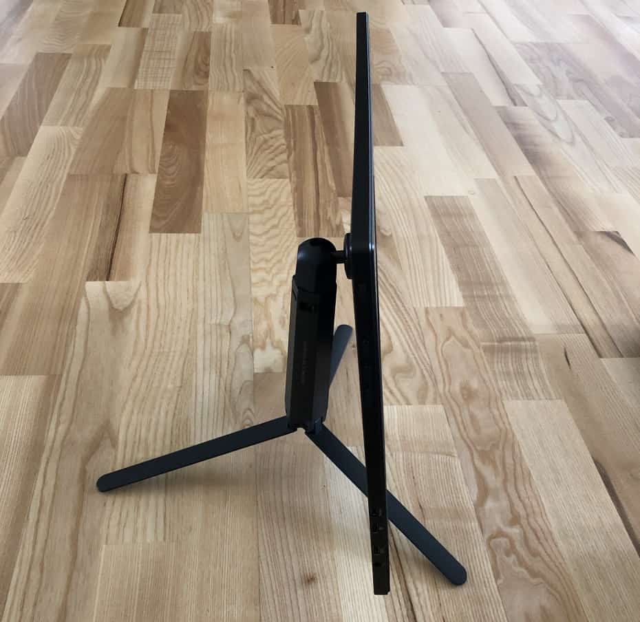 ASUS ROG Strix XG17AHP Side