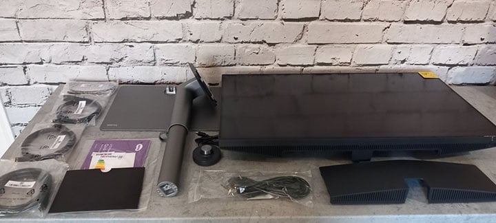 BenQ PD3220U Unboxing