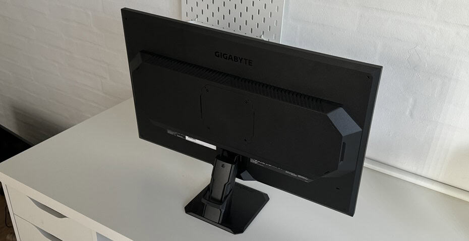 Gigabyte GS27FA Behind