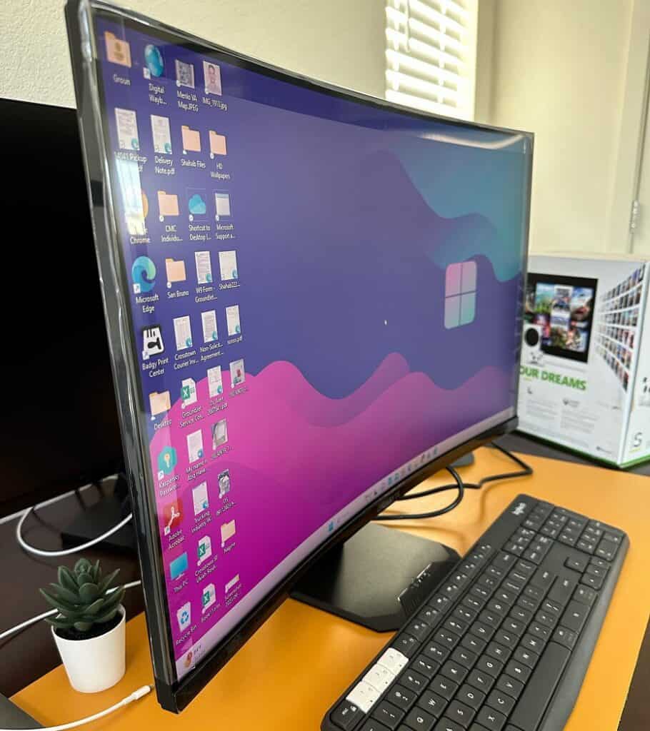 Gigabyte GS27FC Side