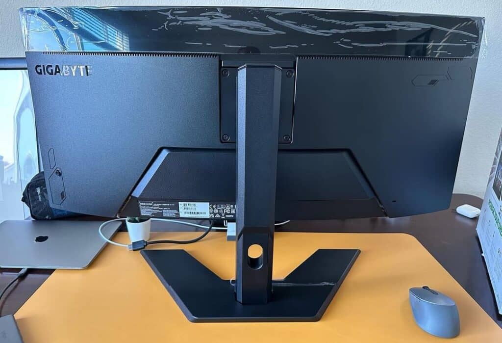 Gigabyte GS34WQC Back