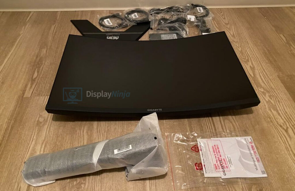 Gigabyte M32UC Whats In The Box